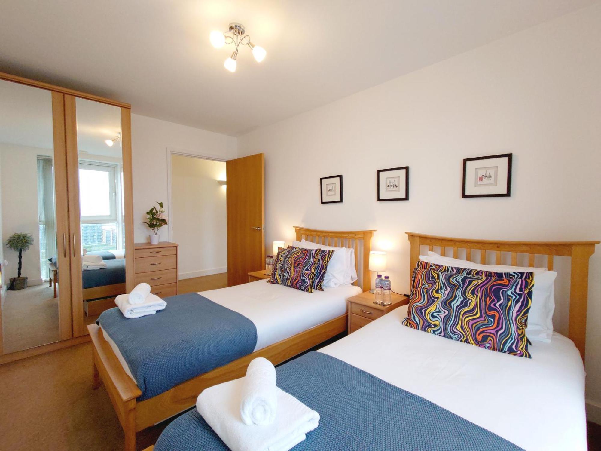 London Excel Stays - Three Bed Serviced Apartment Екстериор снимка