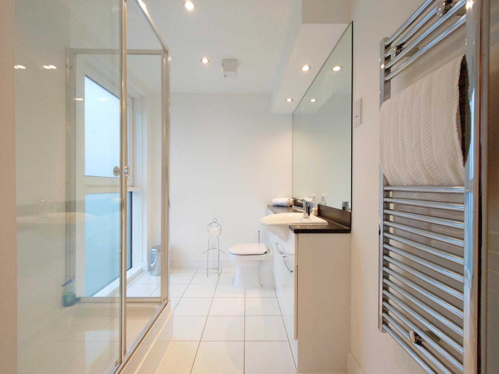 London Excel Stays - Three Bed Serviced Apartment Екстериор снимка