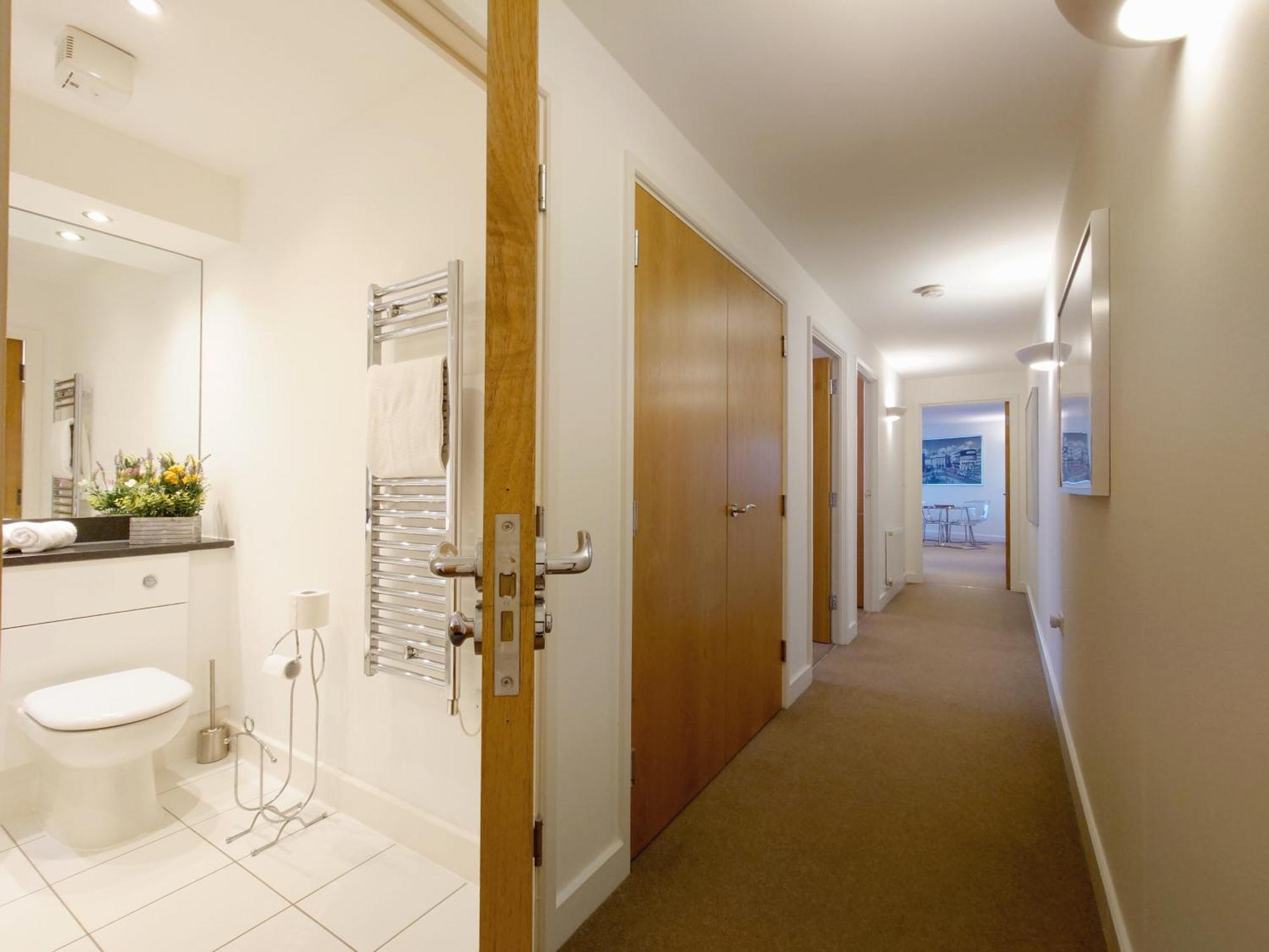 London Excel Stays - Three Bed Serviced Apartment Екстериор снимка