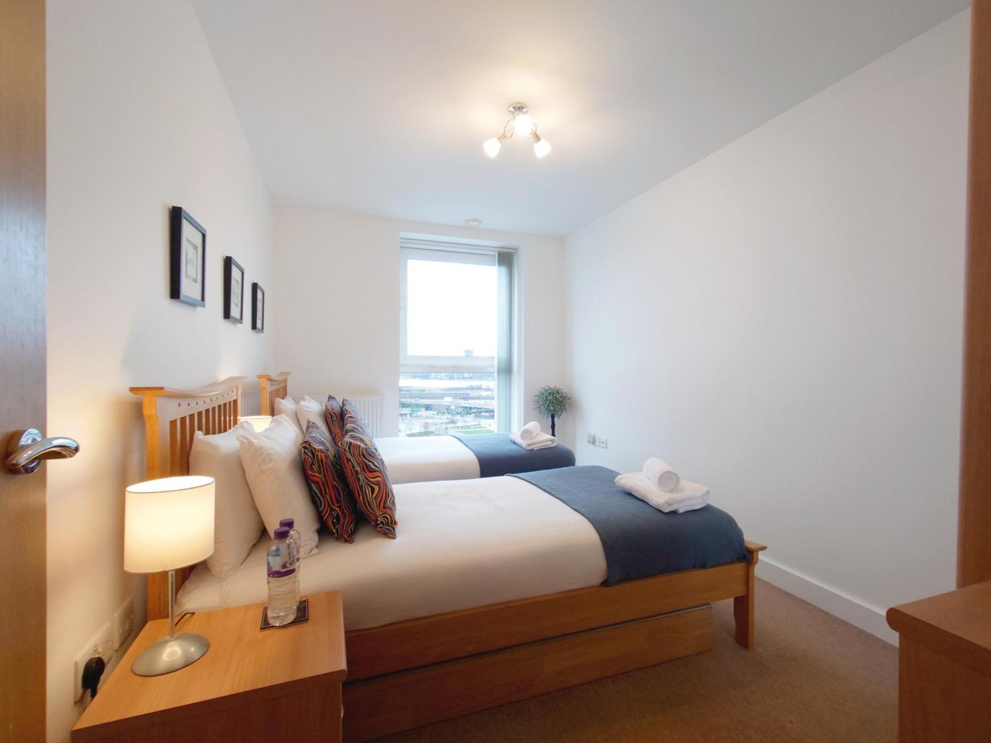 London Excel Stays - Three Bed Serviced Apartment Екстериор снимка