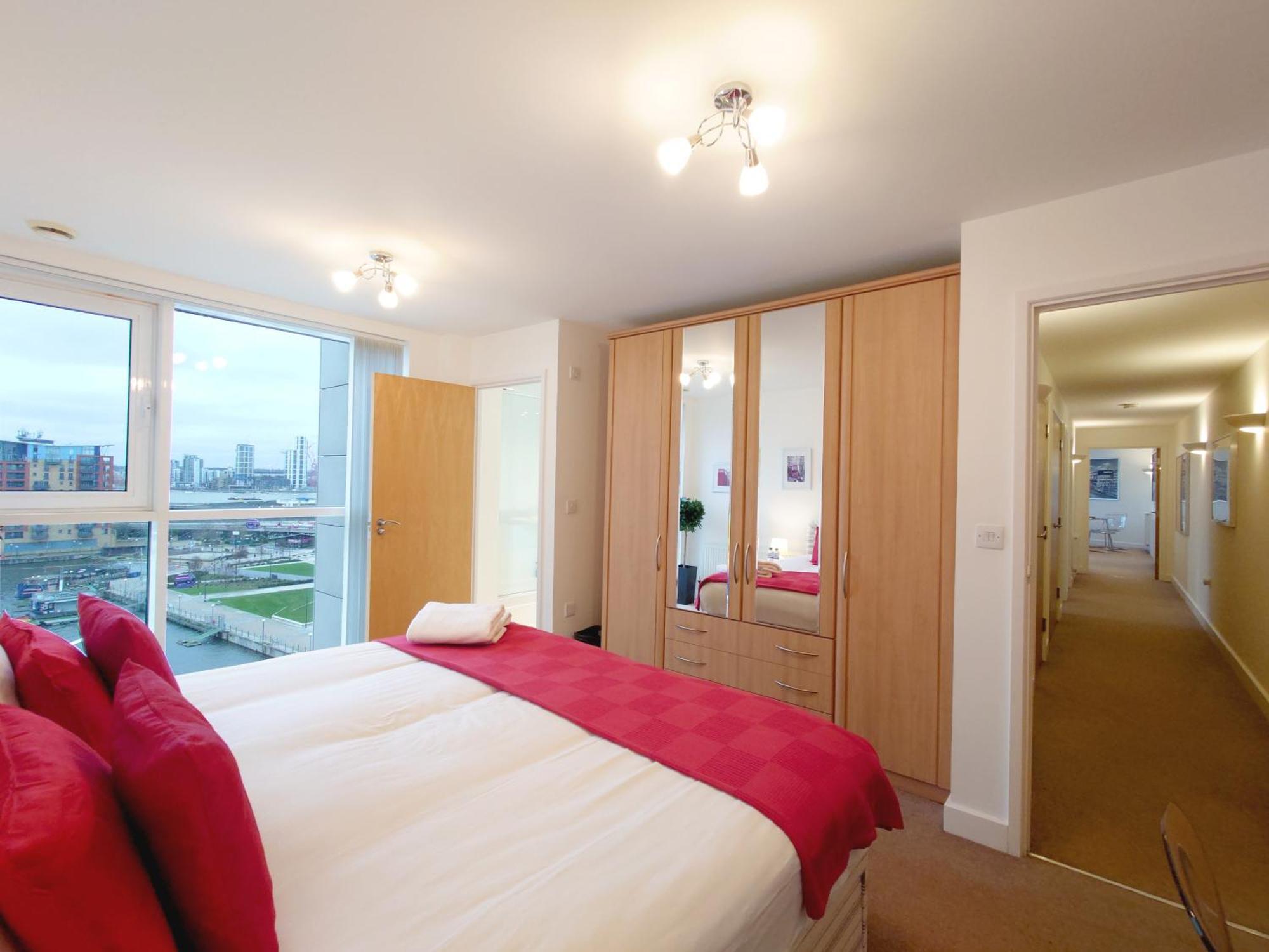 London Excel Stays - Three Bed Serviced Apartment Екстериор снимка