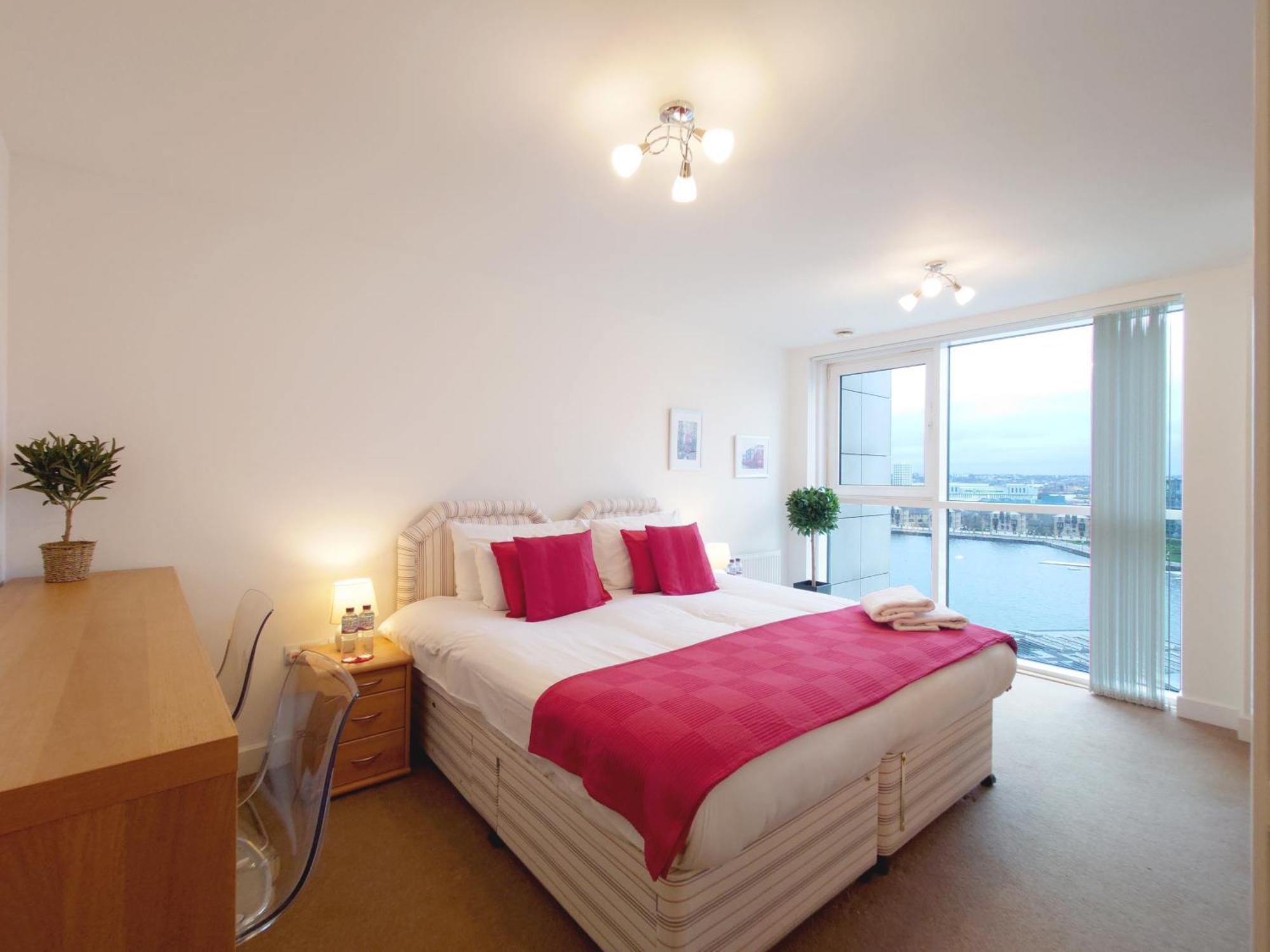 London Excel Stays - Three Bed Serviced Apartment Екстериор снимка